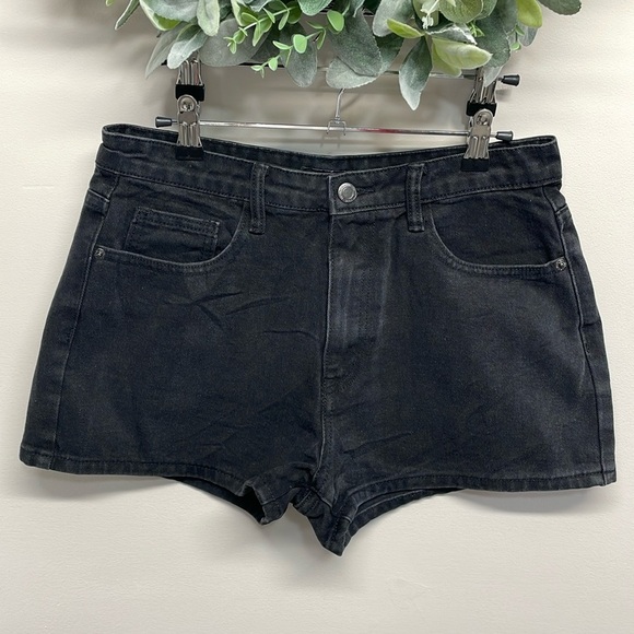 NWT PrettyLittleThing Black Wash Denim Jean Mom Shorts High Rise 4 - Picture 1 of 14